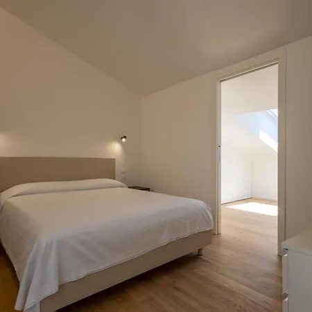 Palazzo Partenope 4 *